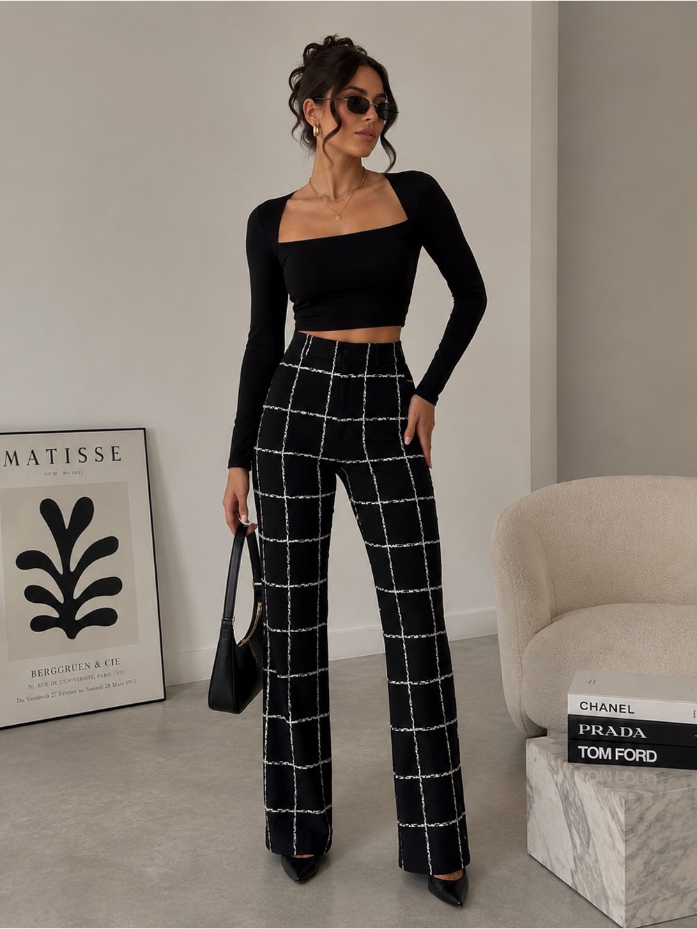 Express Columnist Classic Black Checkered  Plaid Mid Rise Crop Pants Size 00